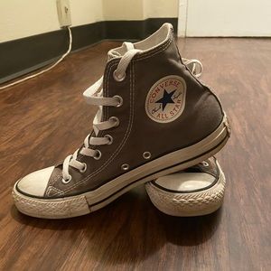Gray high-top converse